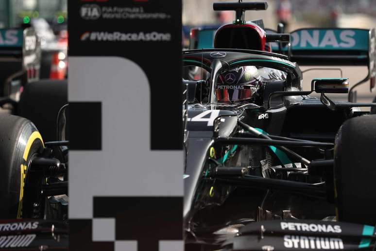 A ótima volta de Hamilton, que rendeu a pole, foi conquistada nos últimos segundos do treino em Portimão 