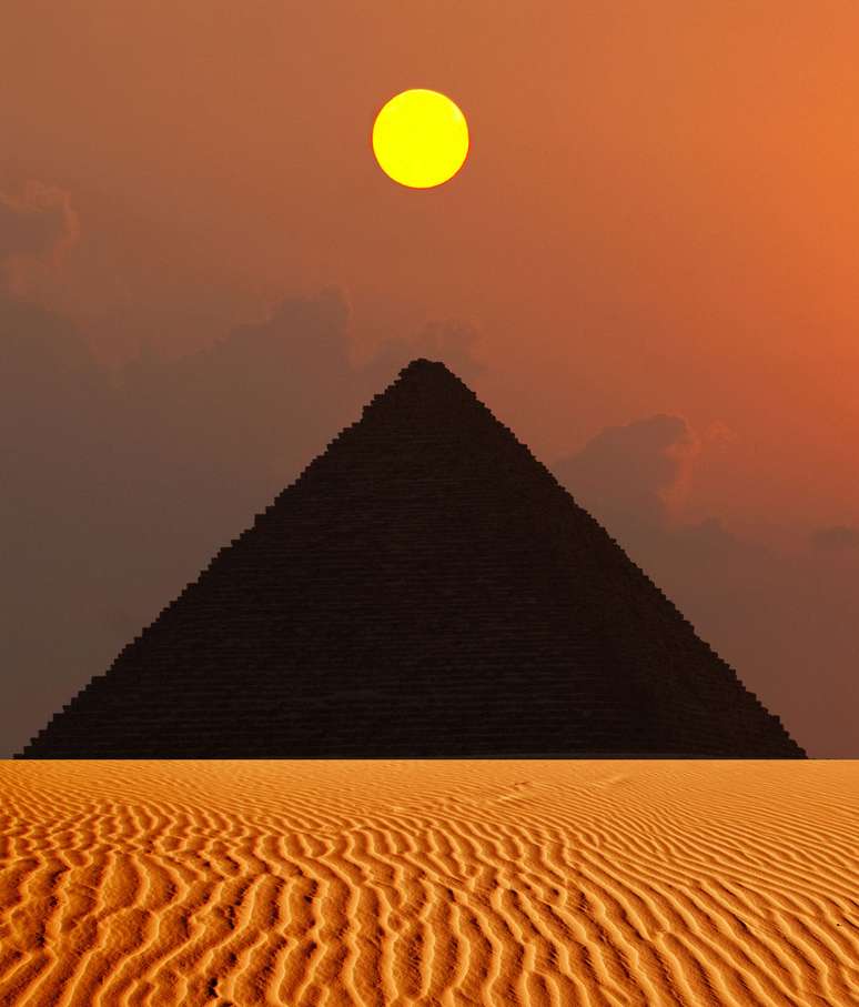 A Pirâmide de Gizé foi a estrutura mais alta do mundo construída pelo homem até o século 14