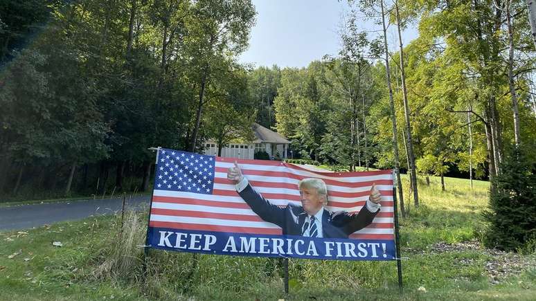 Keep America First" ou "Estados Unidos, em primeiro lugar", um dos slogans de campanha do presidente Donald Trump
