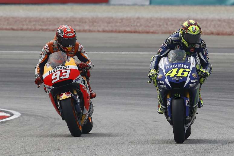 Marc Márquez e Valentino Rossi travaram um duro duelo na Malásia 