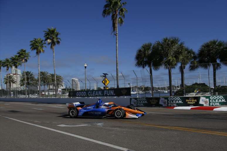 Scott Dixon ficou 16 pontos na frente de Josef Newgarden 