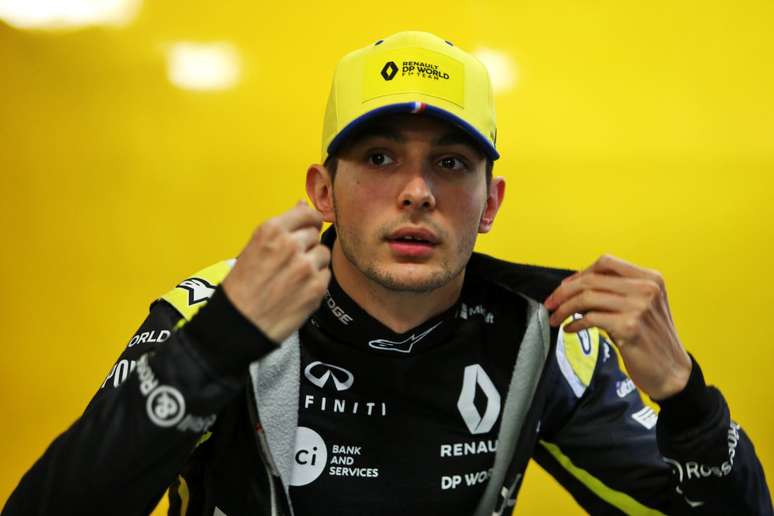 Esteban Ocon bateu na trave, mas ficou fora do Q3 mais uma vez 