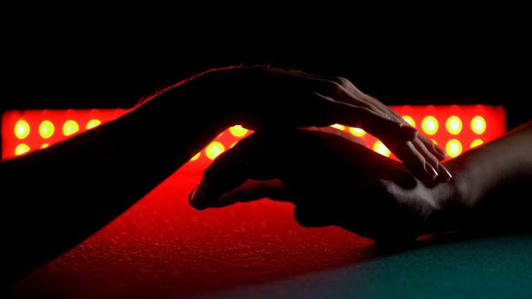 Ser&aacute; que, com o distanciamento social, vamos nos acostumar a parar de nos tocar?