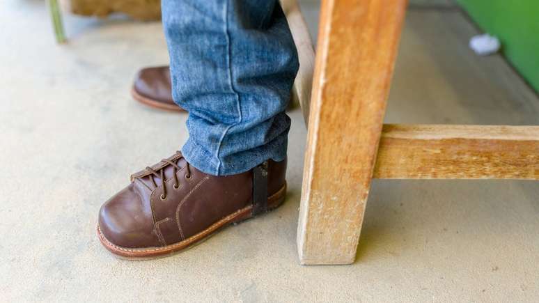 'Por alguns anos, meu p&eacute; doeu quando andava. Fico cansado... A poliomielite &eacute; uma doen&ccedil;a horr&iacute;vel, e n&atilde;o desejo isso a ningu&eacute;m'