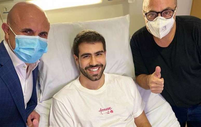 Juliano Laham comemora recuperação após cirurgia de retirada de tumor