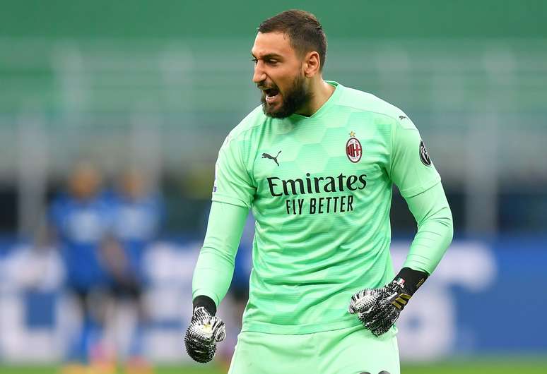 Gianluigi Donnarumma durante partida do Milan contra a Inter de Mil&atilde;o pelo Campeonato Italiano
17/10/2020 REUTERS/Daniele Mascolo