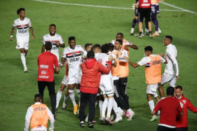 Jogadores do São Paulo comemoram classificação no Morumbi (Foto: Divulgação/São Paulo)