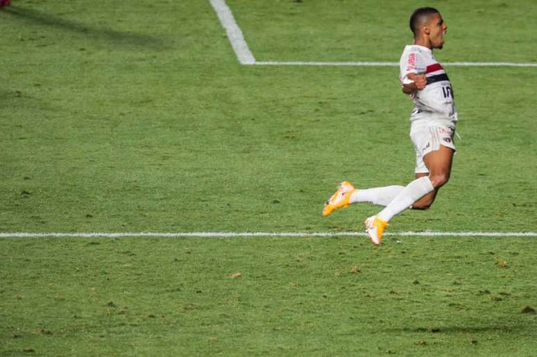 Brenner festeja 2º gol em São Paulo x Fortaleza no Morumbi (Foto: Maurício Rummens/Fotoarena/Lancepress!)