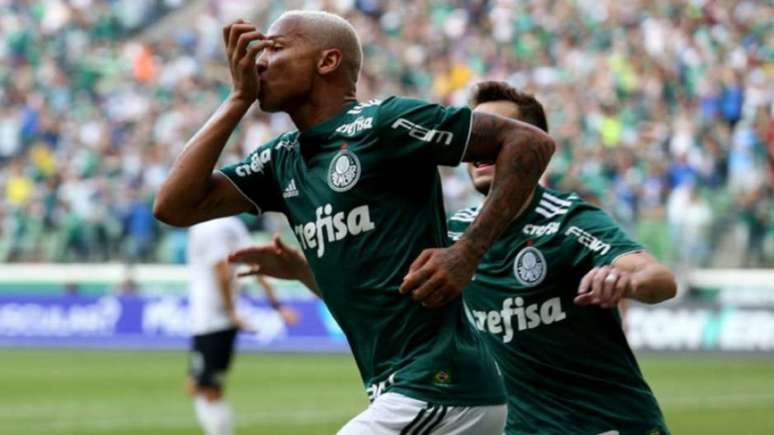 Deyverson comemora gol feito diante do Corinthians em vitória pelo Brasileirão de 2018 (Foto: Luis Moura/WPP)