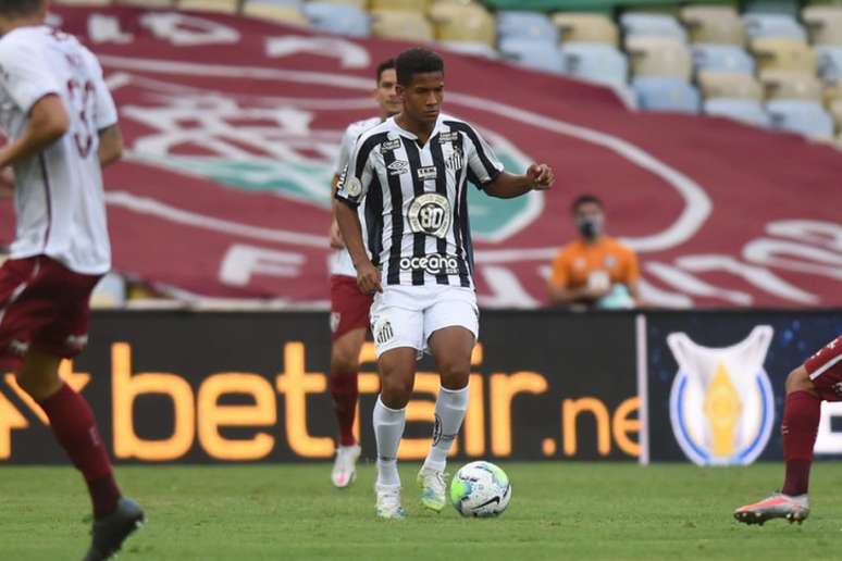 Ângelo atuou pouco mais de 30 minutos na derrota por 3 a 1 diante do Fluminense (Foto: Ivan Storti/Santos FC)