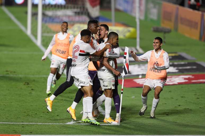  Nos pênaltis! Volpi salva, e São Paulo se classifica para as quartas da Copa do Brasil diante do Fortaleza