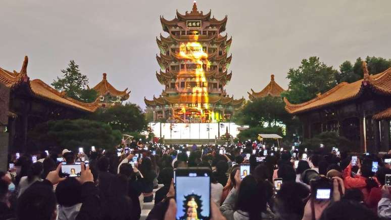 A Torre do Grou Amarelo é um dos pontos turísticos mais visitados de Wuhan