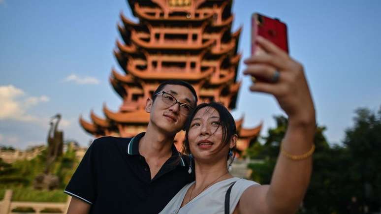 O governo de Hubei anunciou em agosto que cerca de 400 pontos turísticos da província seriam abertos a visitantes de todo o país gratuitamente, sendo a Torre do Grou Amarelo um deles