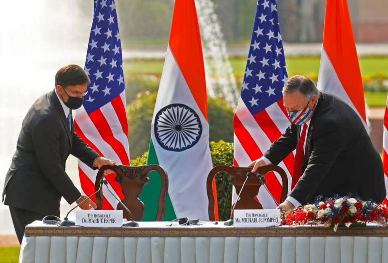 Secretário de Estado dos EUA, Mike Pompeo, e secretário de Defesa do país, Mark Esper, durante visita à Índia
27/10/2020 REUTERS/Adnan Abidi
