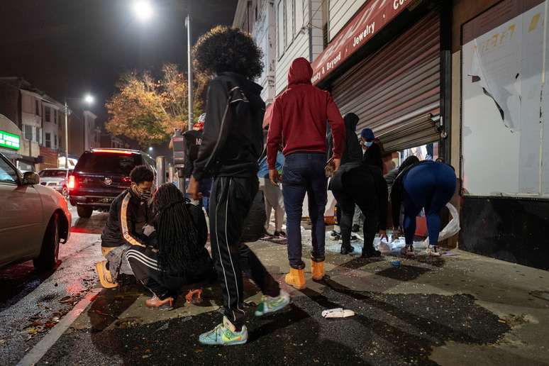 Protestos na Filadélfia após polícia matar homem negro a tiros
27/10/2020
REUTERS/David 'Dee' Delgado