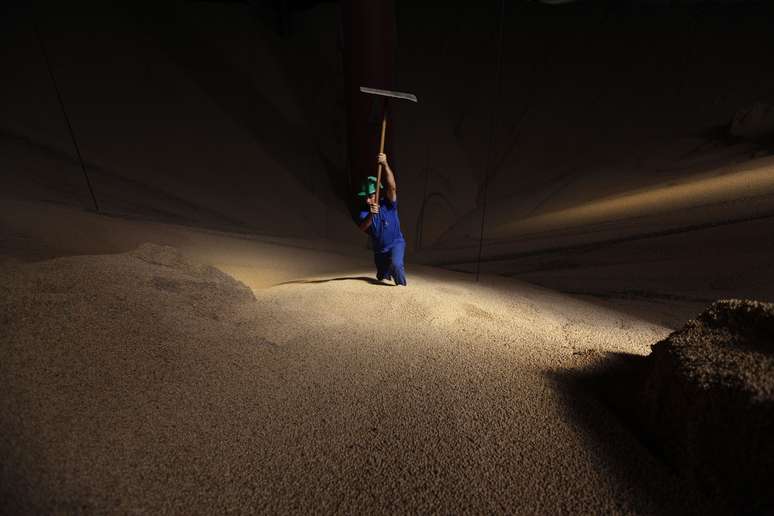Armazém com milho em Sorriso (MT) 
27/09/2012
REUTERS/Nacho Doce