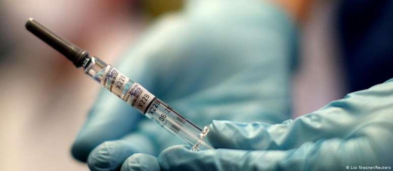 "Está muito claro que em 2021 não terá vacinação em massa no Brasil", diz especialista