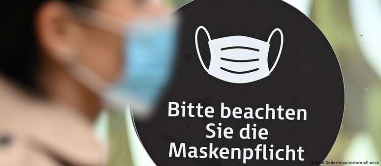 Obrigatoriedade de máscaras vem sendo ampliada em cidades alemãs