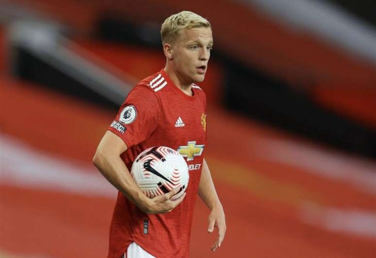 Van de Beek tem ficado no banco de reservas (Foto: Divulgação/Manchester United)