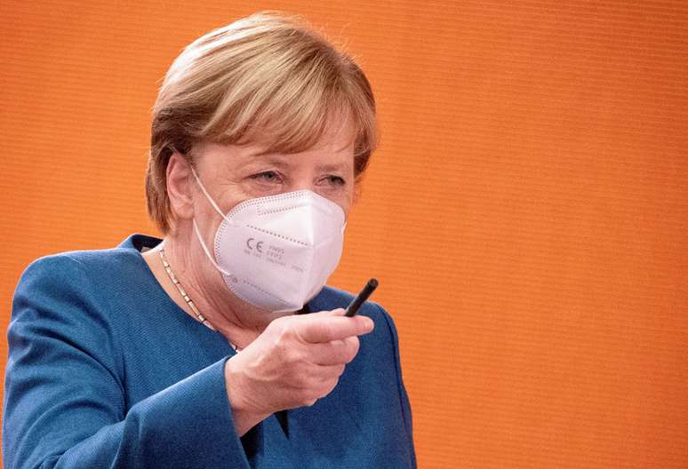 Chanceler da Alemanha, Angela Merkel, durante reunião semanal do gabinete em Berlim
28/10/2020 Kay Nietfeld/Pool via REUTERS