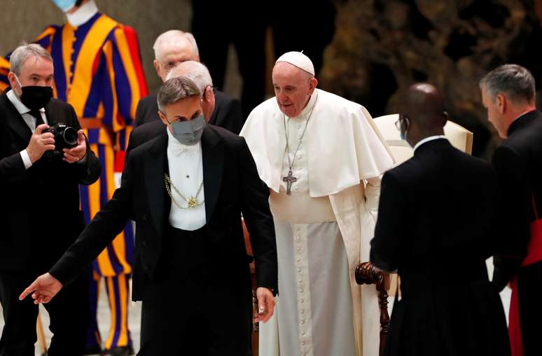 Papa Francisco durante audiência geral semanal no Vaticano
28/10/2020 REUTERS/Yara Nardi