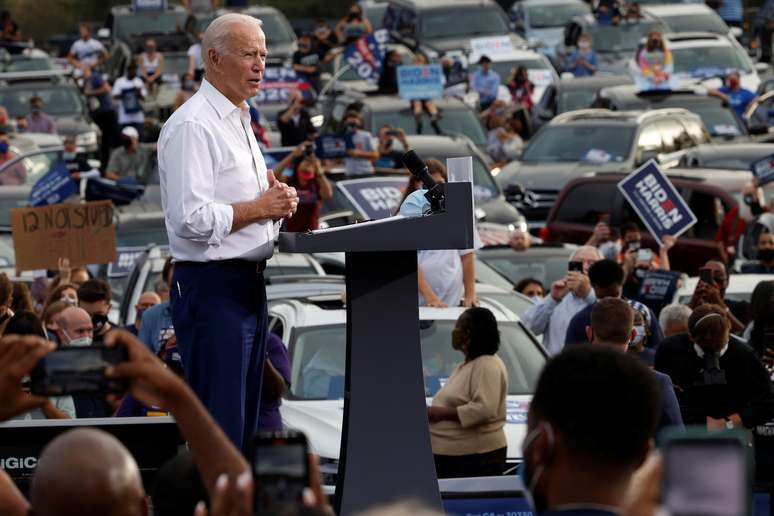 Joe Biden durante comício de campanha no Estado norte-americano da Georgia
27/10/2020 REUTERS/Brian Snyder