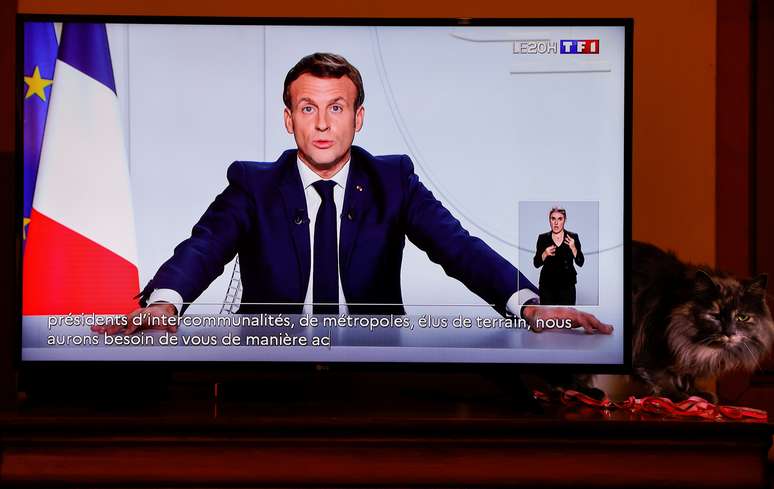 Presidente francês, Emmanuel Macron, faz pronunciamento à nação pela TV
28/10/2020
REUTERS/Pascal Rossignol