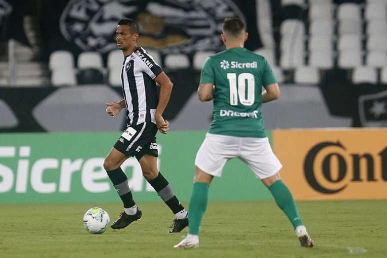 Cícero em ação contra o Cuiabá (Foto: Vítor Silva/Botafogo)