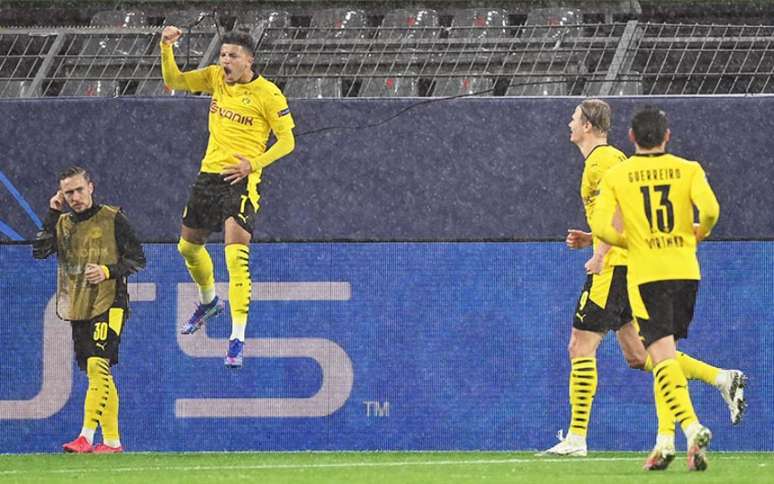 Sancho comemora o gol na partida (Ina Fassbender / AFP)
