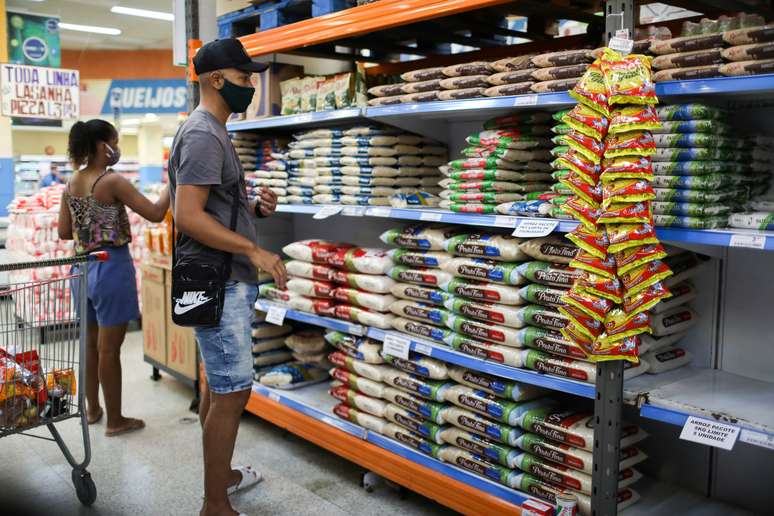 Supermercado no Rio de Janeiro. REUTERS/Pilar Olivares
