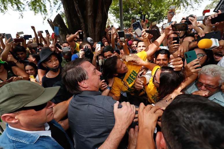 Bolsonaro causou novamente aglomeração em visita ao Maranhão