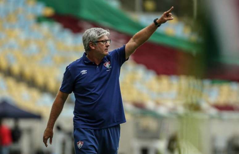 Odair Hellmann na área técnica em partida do Fluminense no Maracanã (Foto: LUCAS MERÇON / FLUMINENSE F.C.)