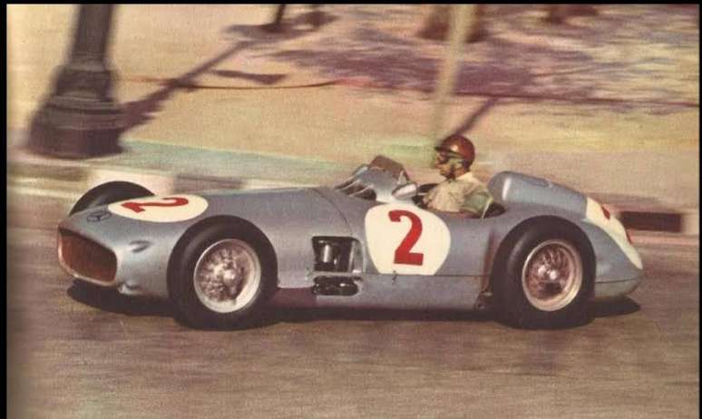 Pela equipe Mercedes, Fangio conquistou os títulos de 1954 e 1955.