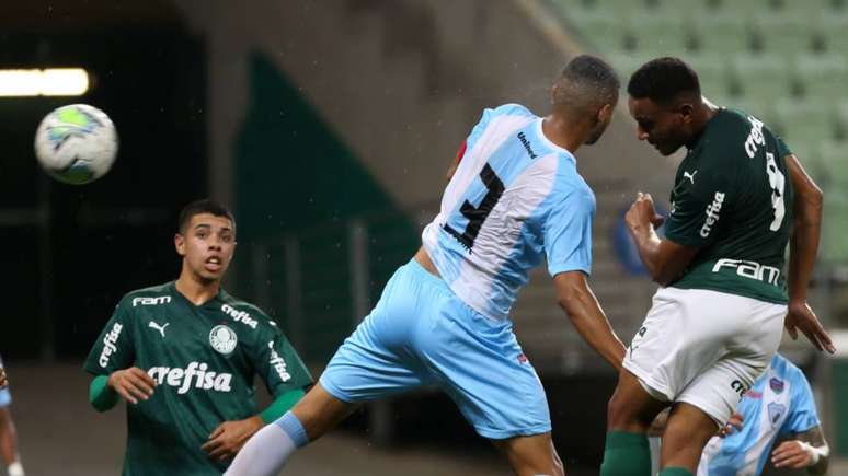 Fabrício testa para empatar o jogo no Allianz (Foto: Divulgação/Fabio Menotti)