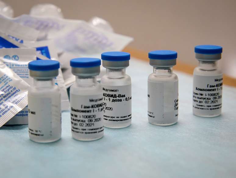Ampolas da potencial vacina russa contra Covid-19 "Sputnik-V" 
12/10/2020
REUTERS/Tatyana Makeyeva/File Photo