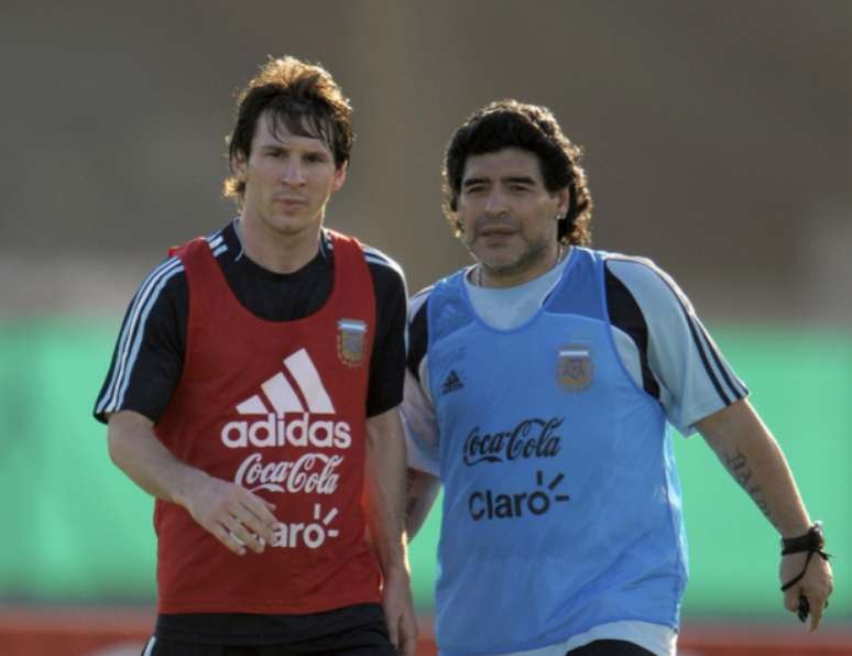 Messi sempre foi comparado a Maradona, mas nunca conquistou título pela seleção argentina (Foto: AFP)