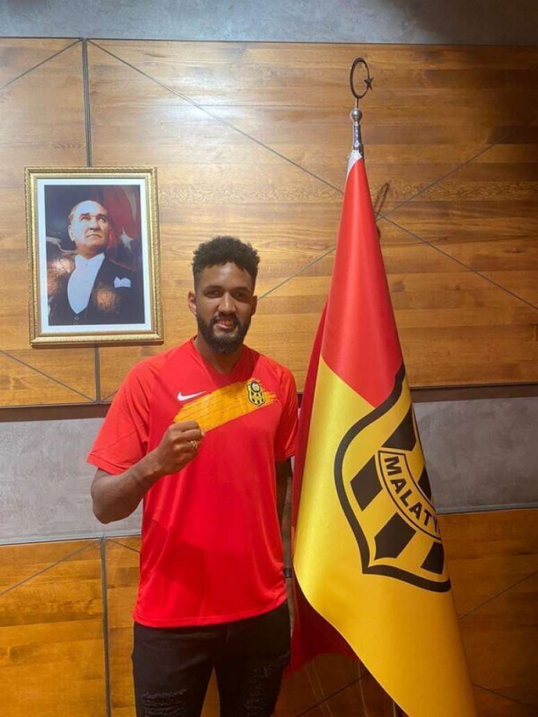 Wallace, durante apresentação no Malatyaspor (Divulgação/Malatyaspor)