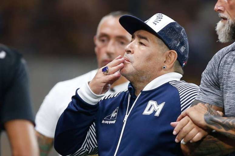 Maradona é treinador da equipe do Gimnasia y Esgrima La Plata