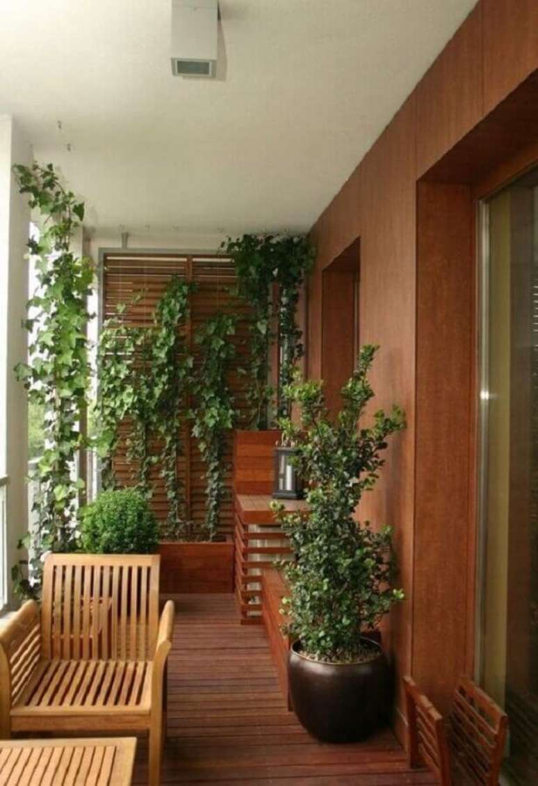 12. Para um cantinho verde em sua casa invista em plantas para varanda – Foto: Deavita