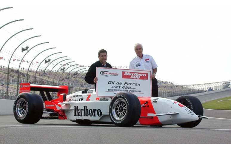 Gil de Ferran fez a pole em Fontana, a volta mais rápida da história da Indy 