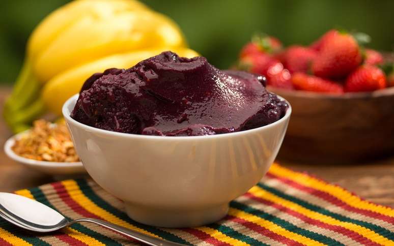 Açaí: mitos e verdades sobre o consumo da fruta para a saúde