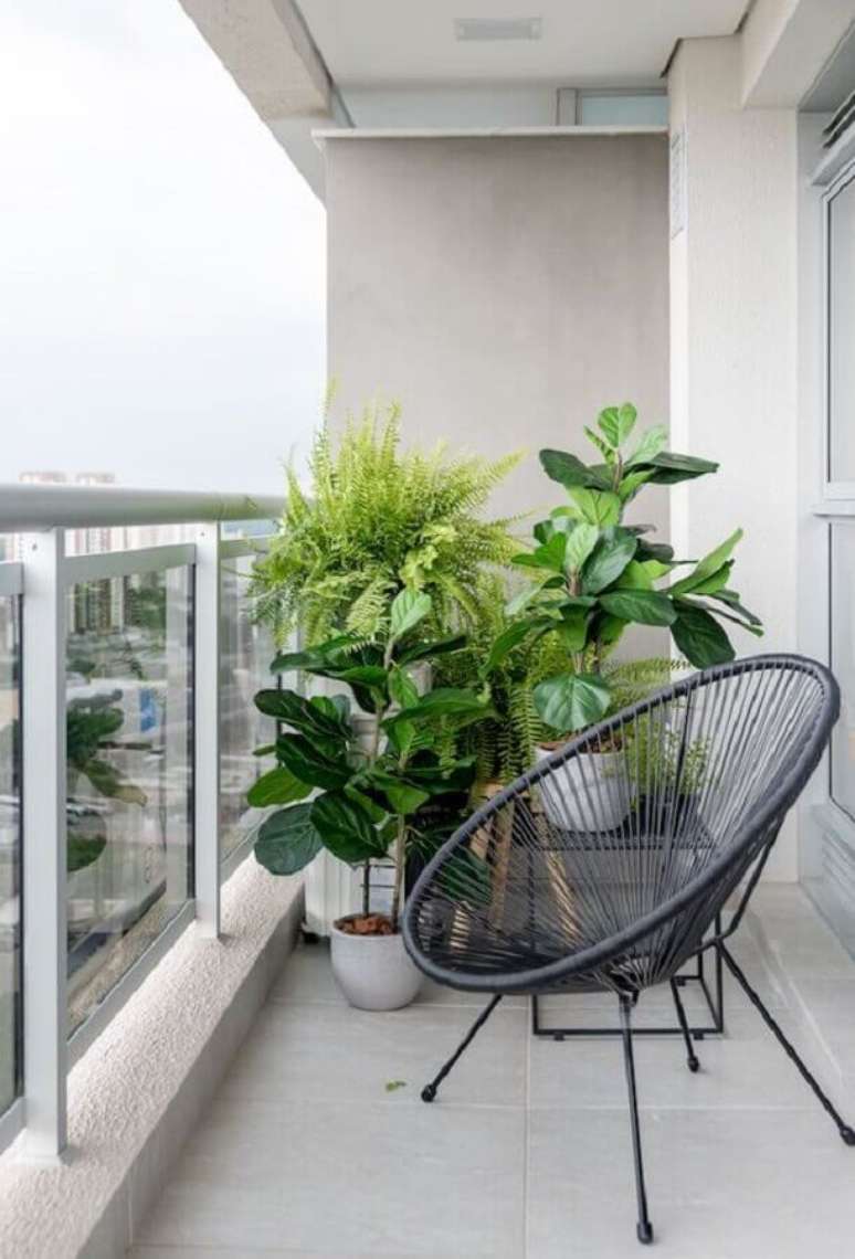 56. Vasos de plantas para varanda pequena cinza – Foto: Editions de l’Arkhan
