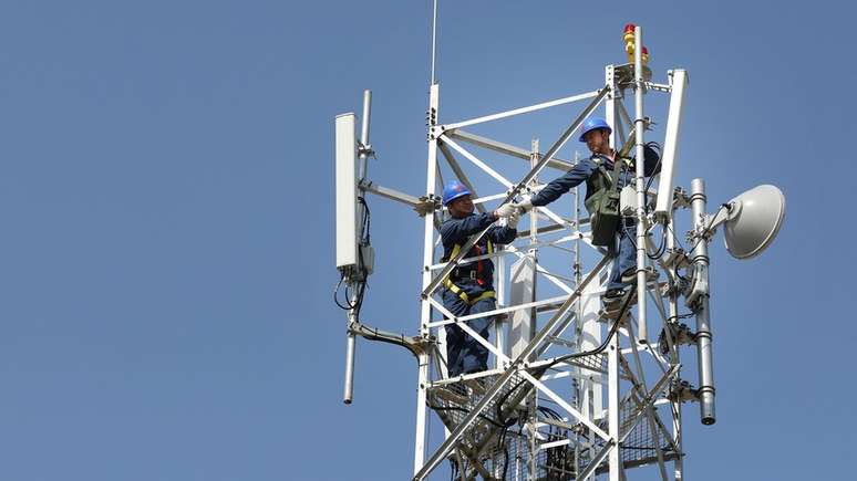 Equipamentos da empresa chinesa estão espalhados por milhares de antenas no país