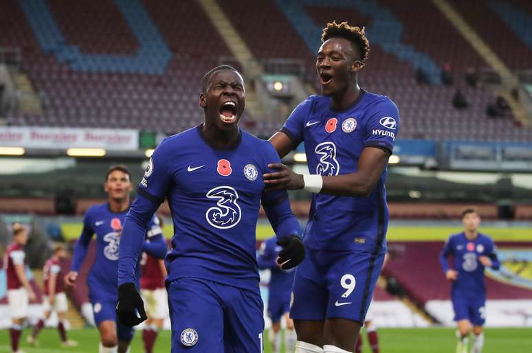 Zouma e  Abraham vibram com gol do Chelsea