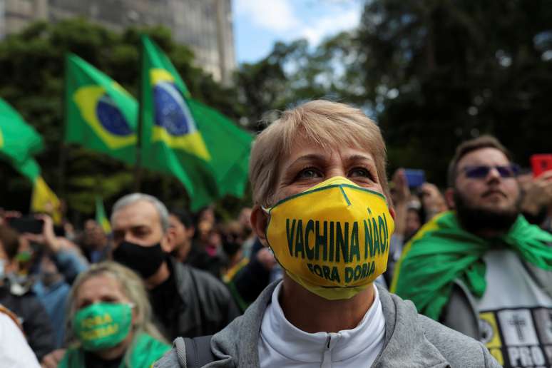 Manifestantes protestam em S&atilde;o Paulo contra vacina da Sinovac e contra obrigatoriedade da imuniza&ccedil;&atilde;o
01/11/2020
REUTERS/Amanda Perobelli