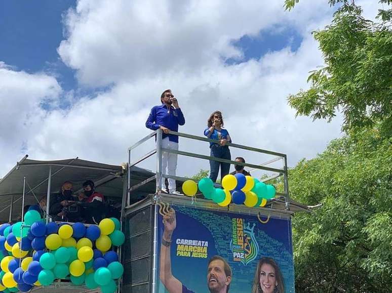 Acompanharam os veículos seis trios elétricos, que percorreram a Avenida 23 de Maio em direção ao pavilhão de exposições do Anhembi