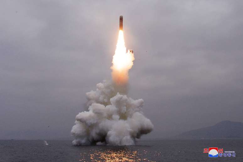 Suposto disparo de mísseis balísticos a partir de submarino norte-coreano
02/10/2019
KCNA via REUTERS