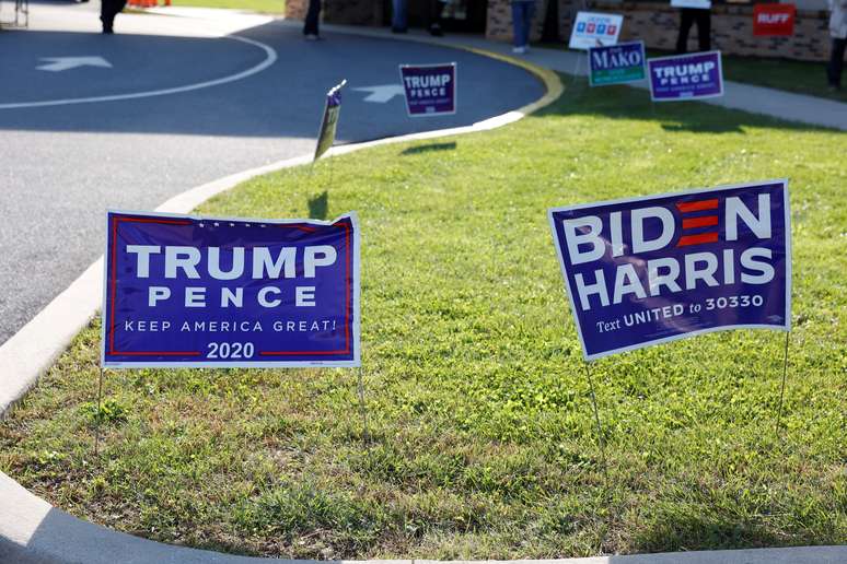 Propaganda de Trump e Biden em Cherryville, Pensilv&acirc;nia
03/11/2020
REUTERS/Rachel Wisniewski