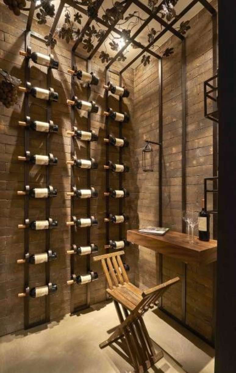 60. Adega de parede de ferro &ndash; Via: Casa Cor