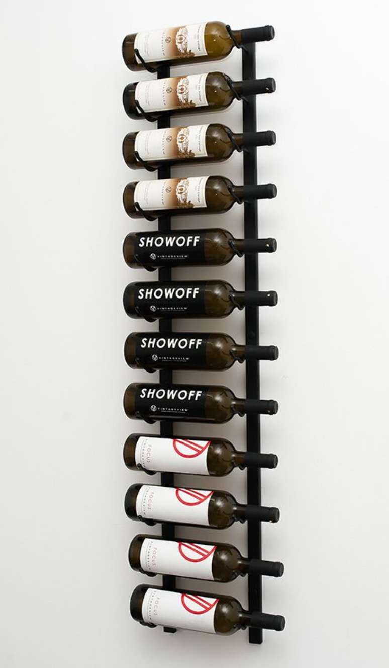 28. Mini adega de parede de ferro – Via: Wine Racks America